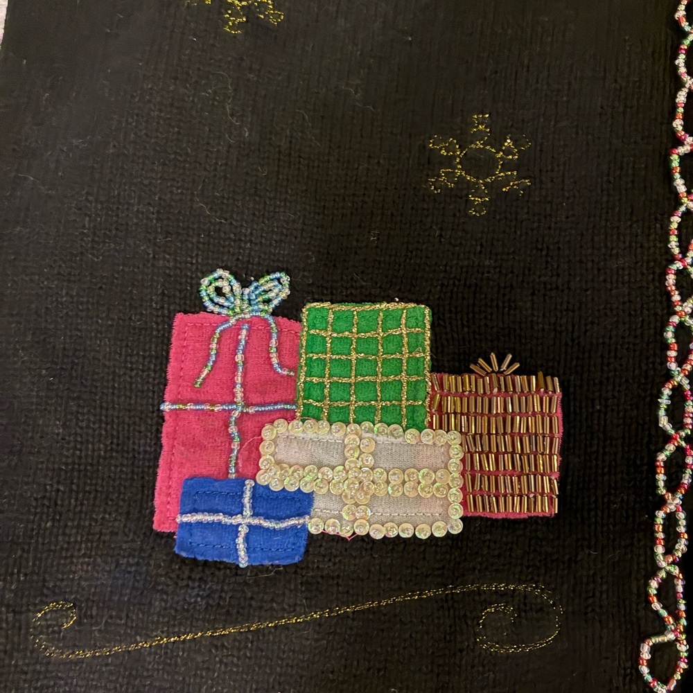 Beautiful Vintage Christmas Sweater - Picture 3 of 3